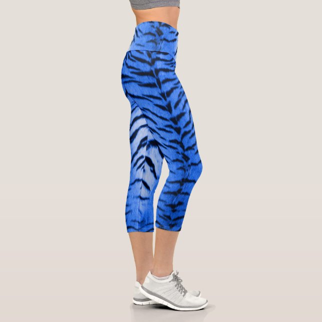 Desert Blue Tiger Skin Print Capri Leggings (Rechts)