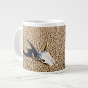 Deserts Cow Skull on the Desert Ground Jumbo-Tasse