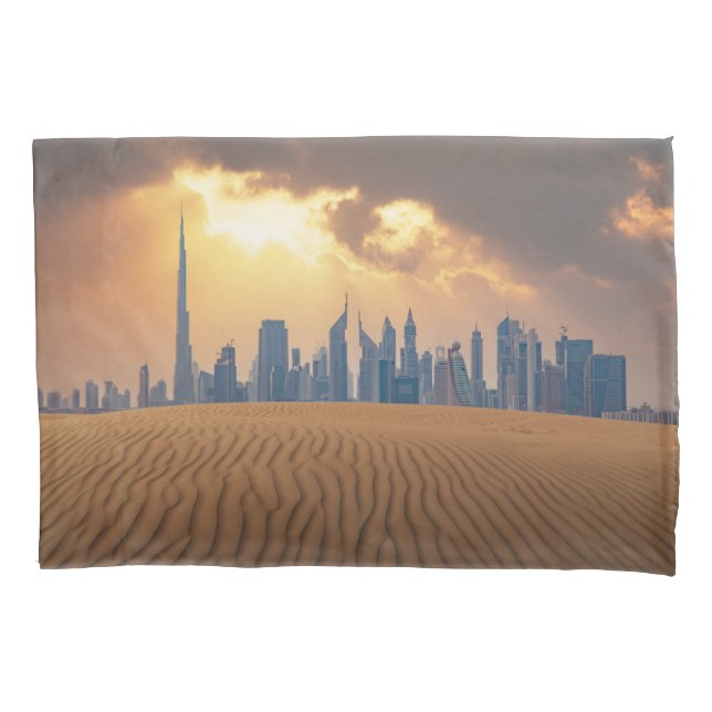 Deserts | Dubai's Skyline View from Sand Dune Kissenbezug (Vorderseite)