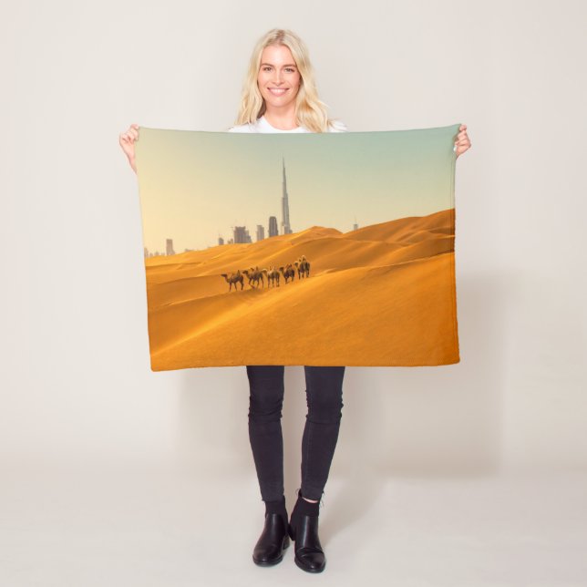 Deserts | Dubai's Skyline View with Camels Fleecedecke (Beispiel)