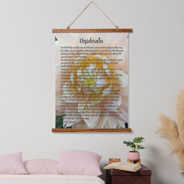 Desiderata Gedicht Blush Pink Dahlia Bloom Wandteppich Mit Holzrahmen (Schlafzimmer)
