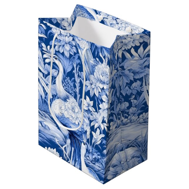 Design der Blue and White Chinoserie Series 8 Mittlere Geschenktüte (Vorderseite Schrägansicht)