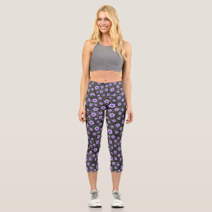 Design der lila Schädel- und Sonnenblumen-Serie 11 Capri Leggings