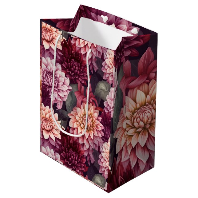 Design des Musters "Wasserfarbe Rosa Dahlia" Mittlere Geschenktüte (Vorderseite Schrägansicht)