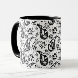 Design des weißen Blumenmusters Tasse