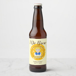 Design mit einem netten Mädchen, das Bier serviert Bierflaschenetikett