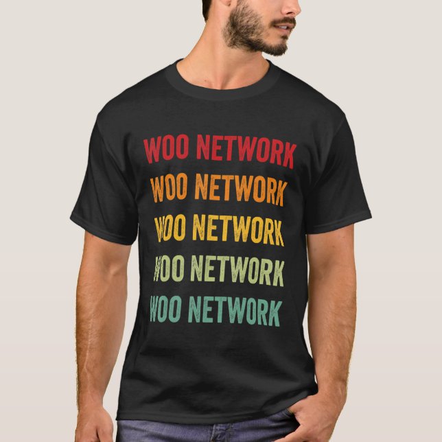 Design von Woo Network Crypto Rainbow Text T-Shirt (Vorderseite)