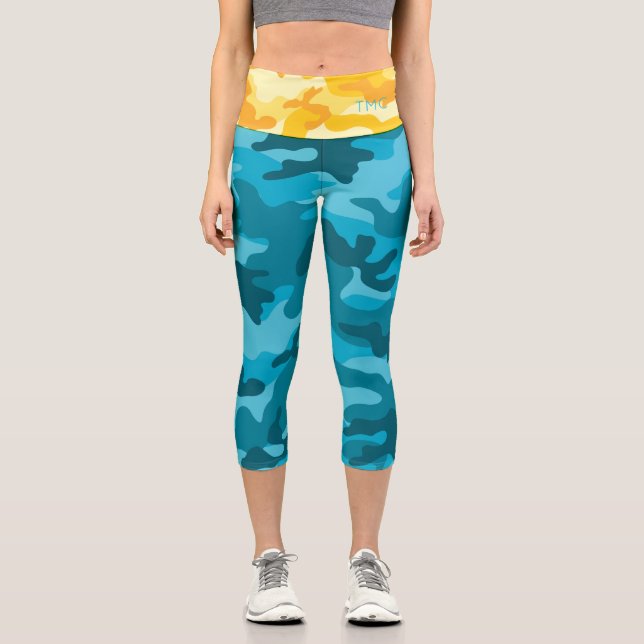 Designerinitis für hellblaugelbe Camouflage Capri Leggings (Vorderseite)