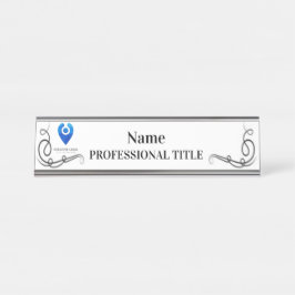 Desktop-Silbernamensplatte mit Logo und Slogan 2 Schreibtischnamensplakette