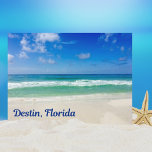 Destin Florida Beach Fotografie Urlaub Postkarte<br><div class="desc">Ein schönes Strandfoto, aufgenommen in der idealen Feriendestination Destin, Florida. Das wunderschöne grüne Wasser von Sandestin spült bis zum Sandstrand unter dem ruhigen blauen Himmel, um das perfekte landschaftliche Foto für einen Urlaub zu machen. Verkaufen Sie diese niedlichen Postkarten in Ihrem Strandladen oder kaufen Sie sie, um sie an Ihre...</div>