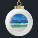Destin Florida Blue Beach Ocean Waves Fotografie Keramik Kugel-Ornament<br><div class="desc">Ein schönes Strandfoto,  aufgenommen in der idealen Feriendestination Destin,  Florida. Das wunderschöne grüne Wasser von Sandestin weht bis zum Sandstrand unter dem ruhigen blauen Himmel,  um das perfekte landschaftliche Foto für einen Urlaub zu machen. Erleben Sie Ihren tropischen Urlaub mit diesem wunderbaren Geschenk.</div>