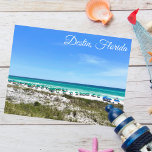 Destin Florida Coast Beach Umbrellas Fotografie Postkarte<br><div class="desc">Dieses wunderschöne Destin Florida Beach Postcard besticht durch das hübsch blaue,  grüne Meer von Sandestin entlang der Küste. Hübsche aquamarine und blaue Sonnenschirme stehen direkt am Meer vor dem Meeresgras. Liebliche weiße Kursivschrift für meine Lieblingsstadt am Meer entlang der smaragdgrünen Küste.</div>