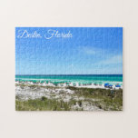 Destin Florida Coast Beach Umbrellas Hübsche Custo Puzzle<br><div class="desc">Dieses wunderschöne Destin Florida Beach Puzzle besticht durch das hübsche blaugrüne Meer von Sandestin entlang der Küste. Hübsche aquamarine und blaue Sonnenschirme stehen direkt am Meer vor dem Meeresgras. Liebliche weiße Kursivschrift für meine Lieblingsstadt am Meer entlang der smaragdgrünen Küste.</div>