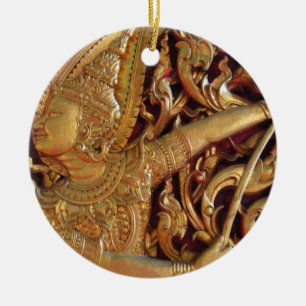 Detail des thailändisch-buddhistischen Tempels Keramikornament