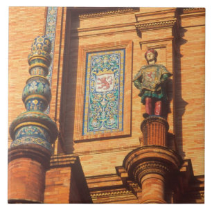 Detail einer Keramikstatue auf der Plaza de Espana Fliese
