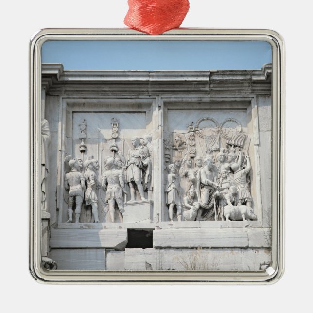 Detail vom Bogen von Constantine Ornament Aus Metall (Vorne)