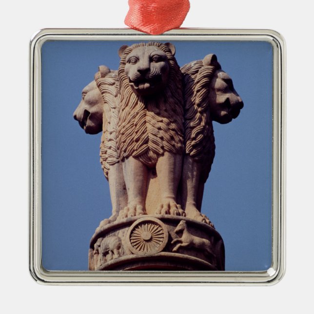 Detail von einer Ashoka Säule Silbernes Ornament (Vorne)