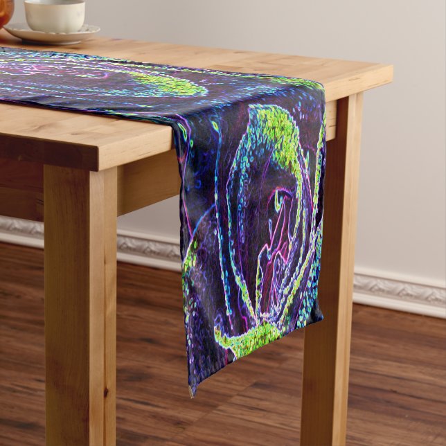 Detaillierte Schwarz-weiße blaue und grüne Rose Kurzer Tischläufer (Beispiel)