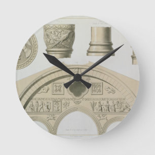 Details eines gestalteten Bogens und Spalten von Runde Wanduhr