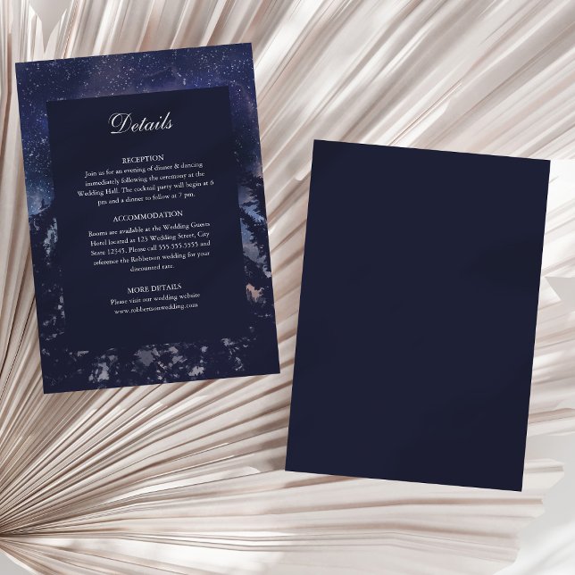 Details zur Hochzeitskarte für die Starry Night Fo Einladung (Starry Night Forest Wedding Details Card on a sunny white dry palm leaf.)