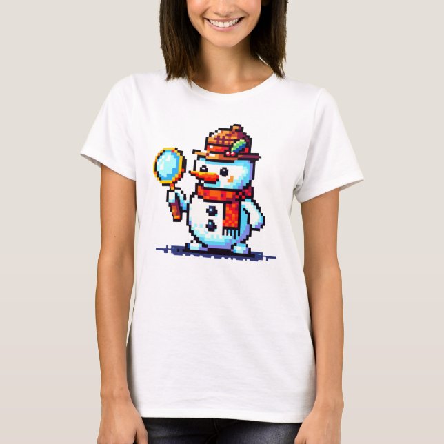 Detective Snowman - Funny Pixel Art Winter Mystery T-Shirt (Vorderseite)