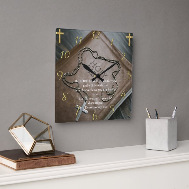 Deuteronomie 31:8 Heilige Bibel mit Kreuz Quadratische Wanduhr (Büro)