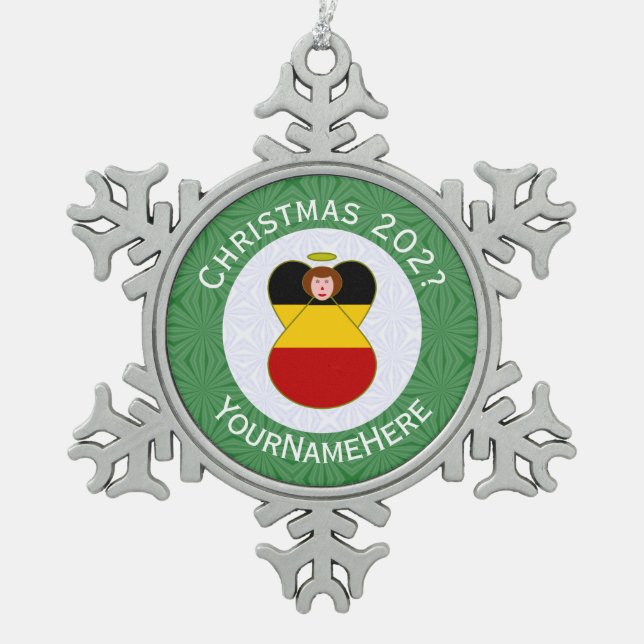 Deutsche Engel-Weihnachtsfahne Personalisiert Schneeflocken Zinn-Ornament (Vorderseite)