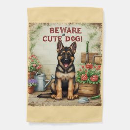 Deutsche Hirte hüten sich vor Niedlichem Hund