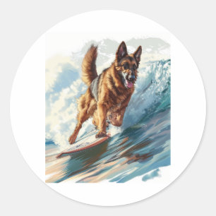 Deutsche Hirten surfen in den Wellen Runder Aufkleber