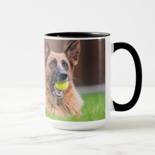 Deutscher Hirte mit Tennisball Tasse
