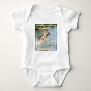 Deutscher Hirte springt ins Wasser Baby Strampler