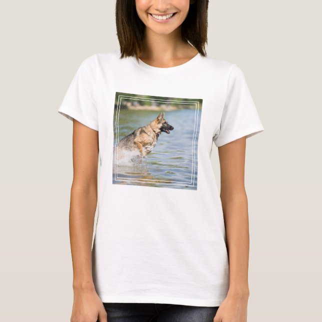 Deutscher Hirte springt ins Wasser T-Shirt (Vorderseite)