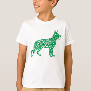 Deutscher Schäferhund aus Kleeblättern T-Shirt