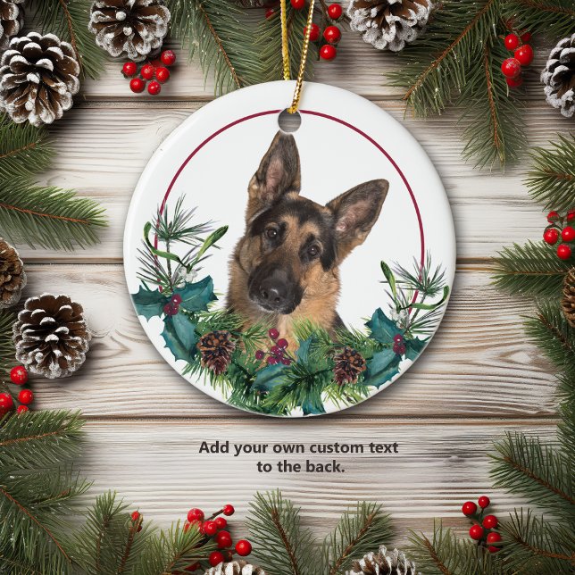 Deutscher Schäferhund Dog Evergreen Berry Wreath Keramik Ornament (Von Creator hochgeladen)