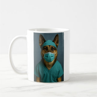 Deutscher Schäferhund in OP-Kleidung Kaffeetasse