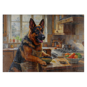 Deutscher Schäferhund kocht in der Küche Schneidebrett