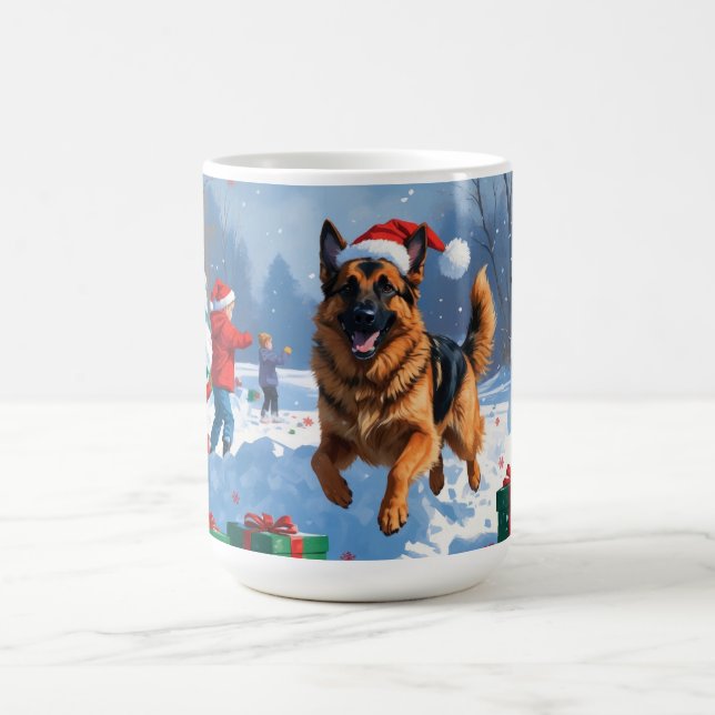Deutscher Schäferhund läuft mit Weihnachtshut im S Kaffeetasse (Mittel)