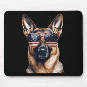 Deutscher Schäferhund mit der Flagge der USA Unabh Mousepad