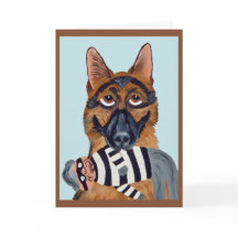 Deutscher Schäferhund mit Einbrecher-Spielzeug
