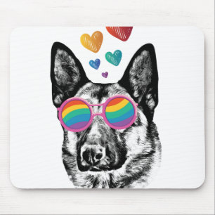 Deutscher Schäferhund mit Herzen Valentinstag  Mousepad
