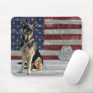 Deutscher Schäferhund mit Hundeschildern Mousepad