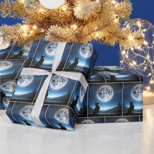 Deutscher Schäferhund sieht Santa zu Geschenkpapier (Feiertage)