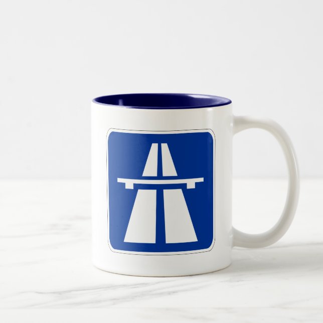 Deutsches Autobahn-Zeichen Zweifarbige Tasse (Rechts)