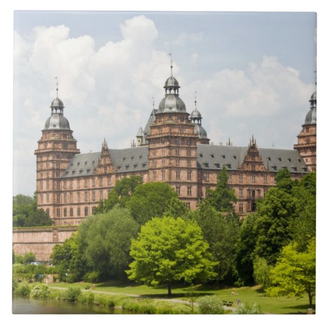 Deutschland, Bayern, Bayern, Aschaffenburg. Schlos Fliese (Vorderseite)