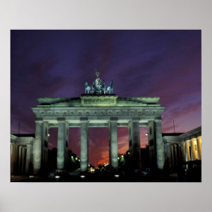 Deutschland, Berlin. Brandenburger Tor bei Nacht. Poster