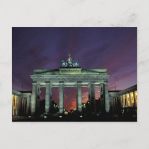 Deutschland, Berlin. Brandenburger Tor bei Nacht. Postkarte