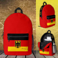 Deutschland, roter Rucksack, deutsche Flagge / Deu