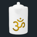 Devanagari om - White<br><div class="desc">Jedes Stück wurde mit aufwändigen Details rund um das Om-Symbol sorgfältig konzipiert, um Aufmerksamkeit zu erlangen und gleichzeitig positive Energie zu erzeugen. Die weiche goldene Farbe fügt eine Touch von Eleganz hinzu, die jedes Outfit oder Zubehör ergänzt.</div>