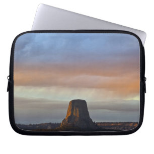 Devils Tower National Monument, Sturm bei Sonnenun Laptopschutzhülle