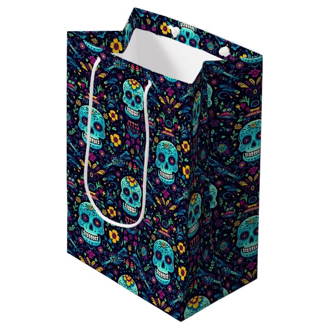 Día de Muertos Reverie: Türkis Sugar Skull Spec Mittlere Geschenktüte (Vorderseite Schrägansicht)